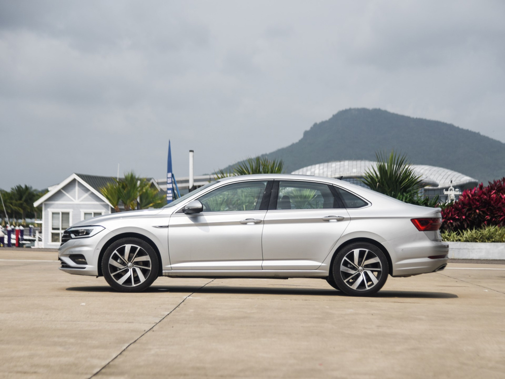 2013款速腾自动1.6自吸的油耗多少,2018款速腾1.6自动舒适怎么看油耗