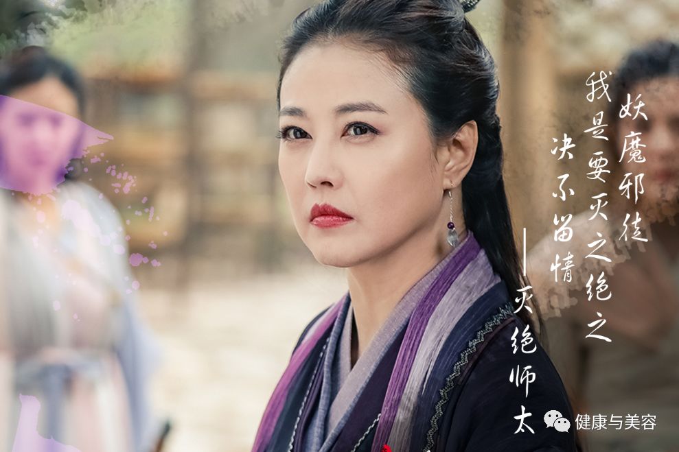 灭绝师太周海媚一身红裙气质依旧,灭绝师太周海媚视频