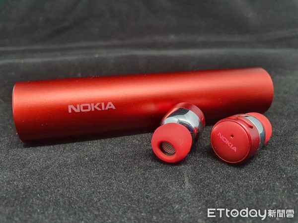 nokia最新自带无线耳机的手机,nokia手机带蓝牙耳机