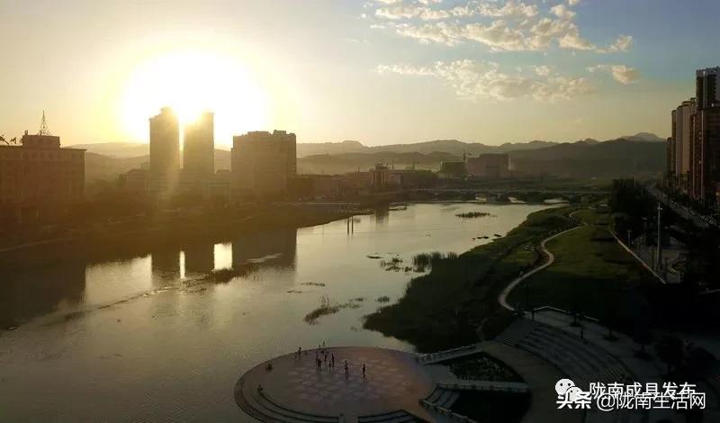 我叫成县，这是我2019年的自拍照