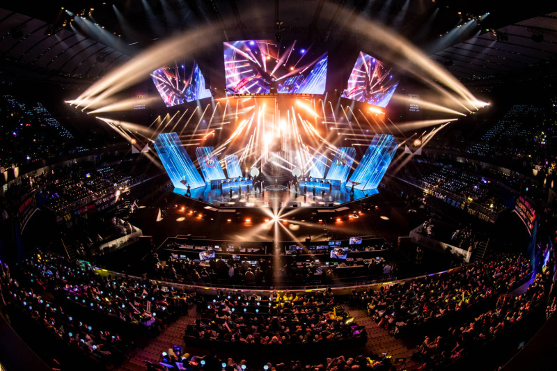 欧洲记者说,希望举办英雄联盟世界杯!中韩对视一眼:你们都坐下