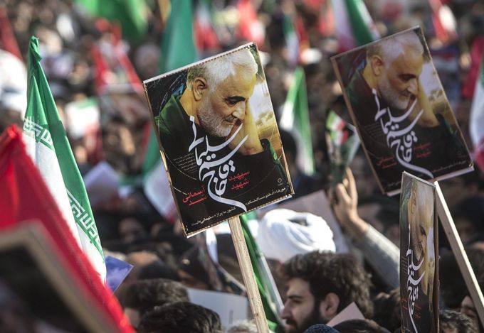 伊朗要抓特朗普,美国该怎么办?墙倒众人推,特朗普的日子不好过