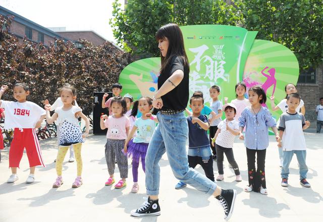 “安利‘511’我要腰”今开晒街舞争霸不服来战pick钟意小蛮腰