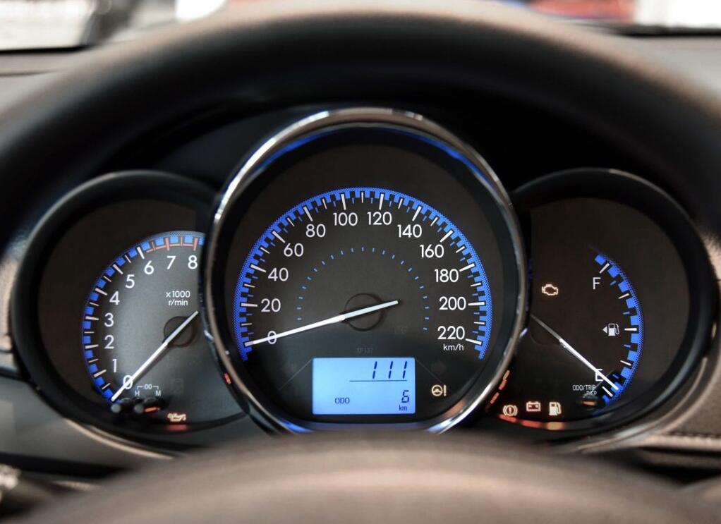 威驰两厢和飞度哪个好,飞度两厢威驰三厢