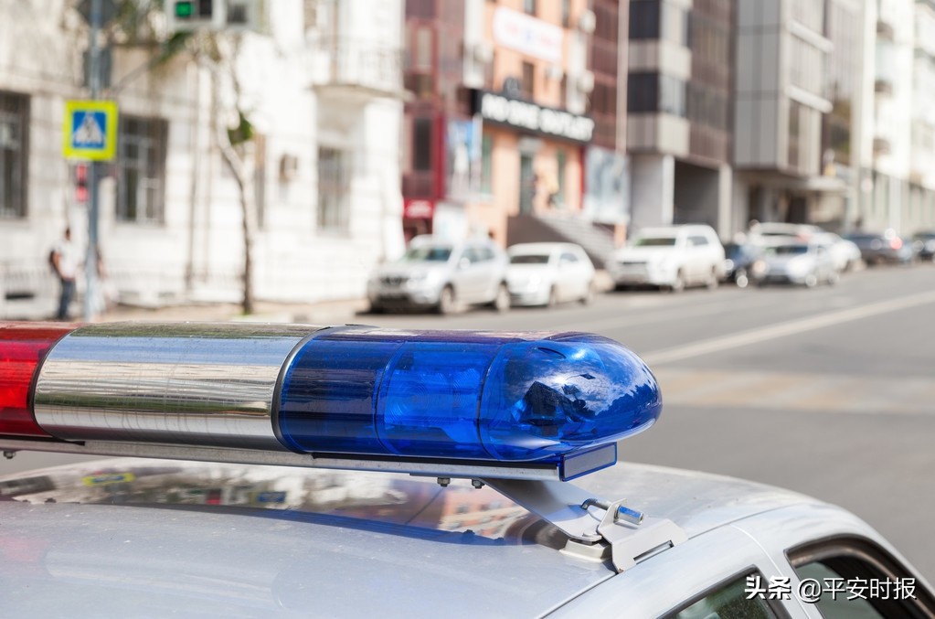 民警追回老年人被骗的保健品钱,老人因免费领取礼品被诈骗