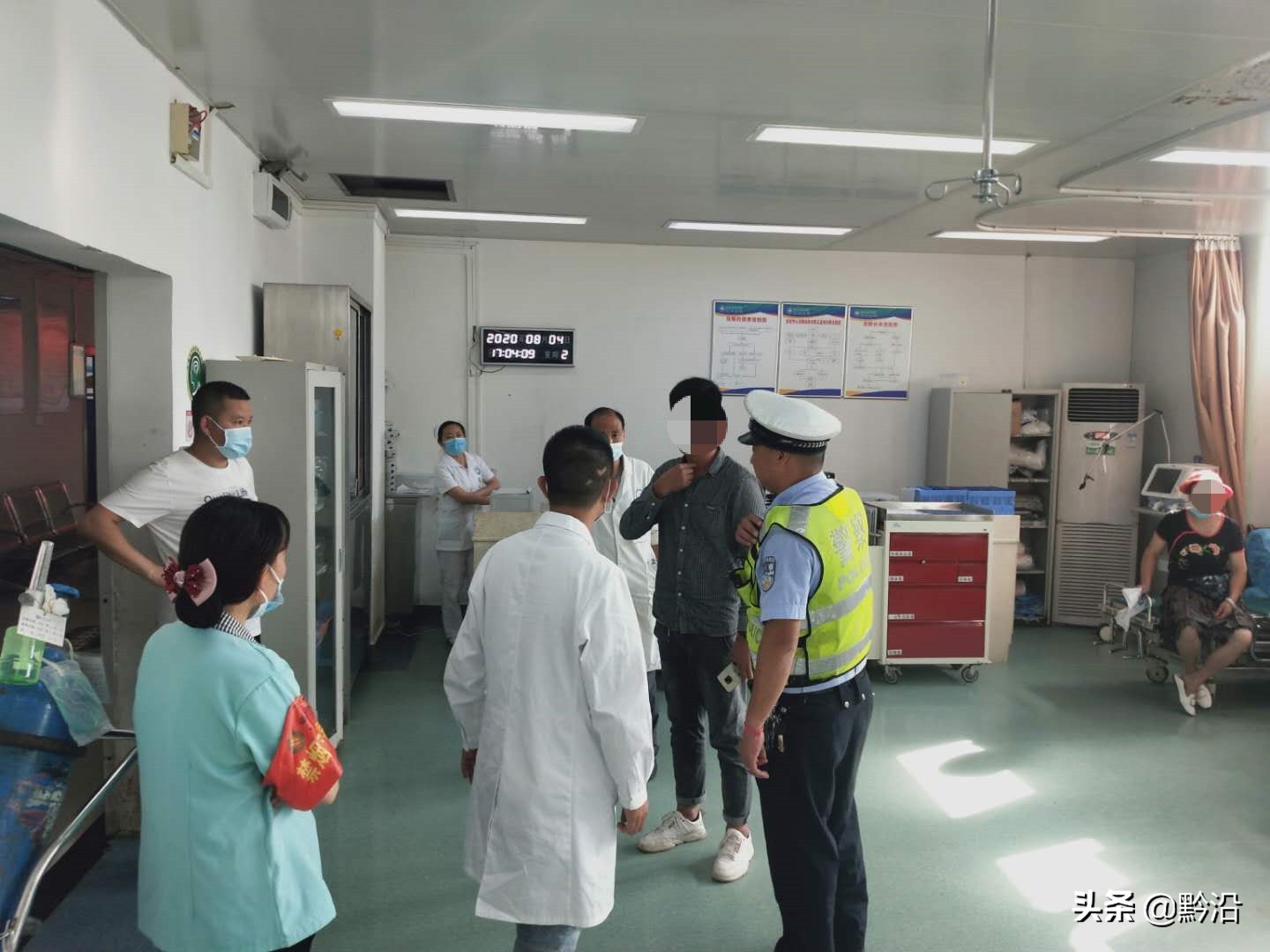 男子行车途中,一颗飞石突然弹进嘴里,卡住了喉咙