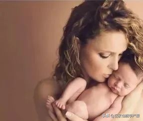 断奶期涨奶的正确处理胸会变小吗,母乳大小奶断奶后能恢复吗