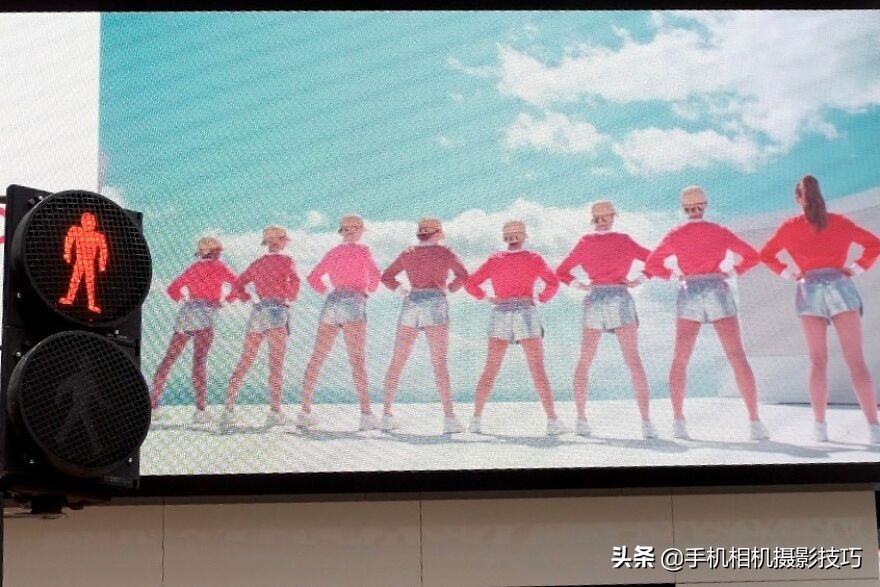 他被称为香港街拍之王：每一张照片都难以复制，诀窍在哪？