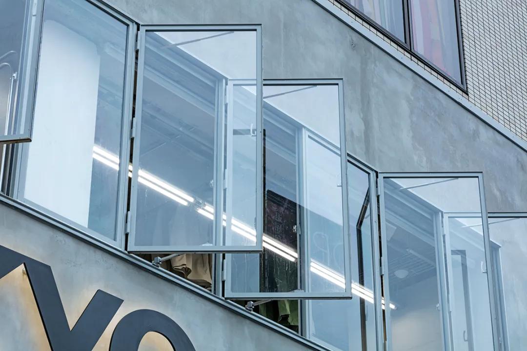 descente官方旗舰店的直播间,descente店直播