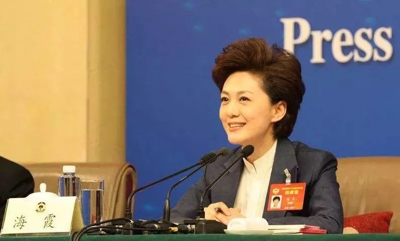 原来海霞和康辉是这层关系，看了那么多年《新闻联播》才知晓