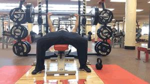 卧推肩膀疼怎么缓解,卧推肩膀疼如何做康复