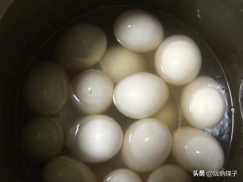 咸鸭蛋怎么腌制才能个个流油,咸鸭蛋怎么腌制才能起沙流油