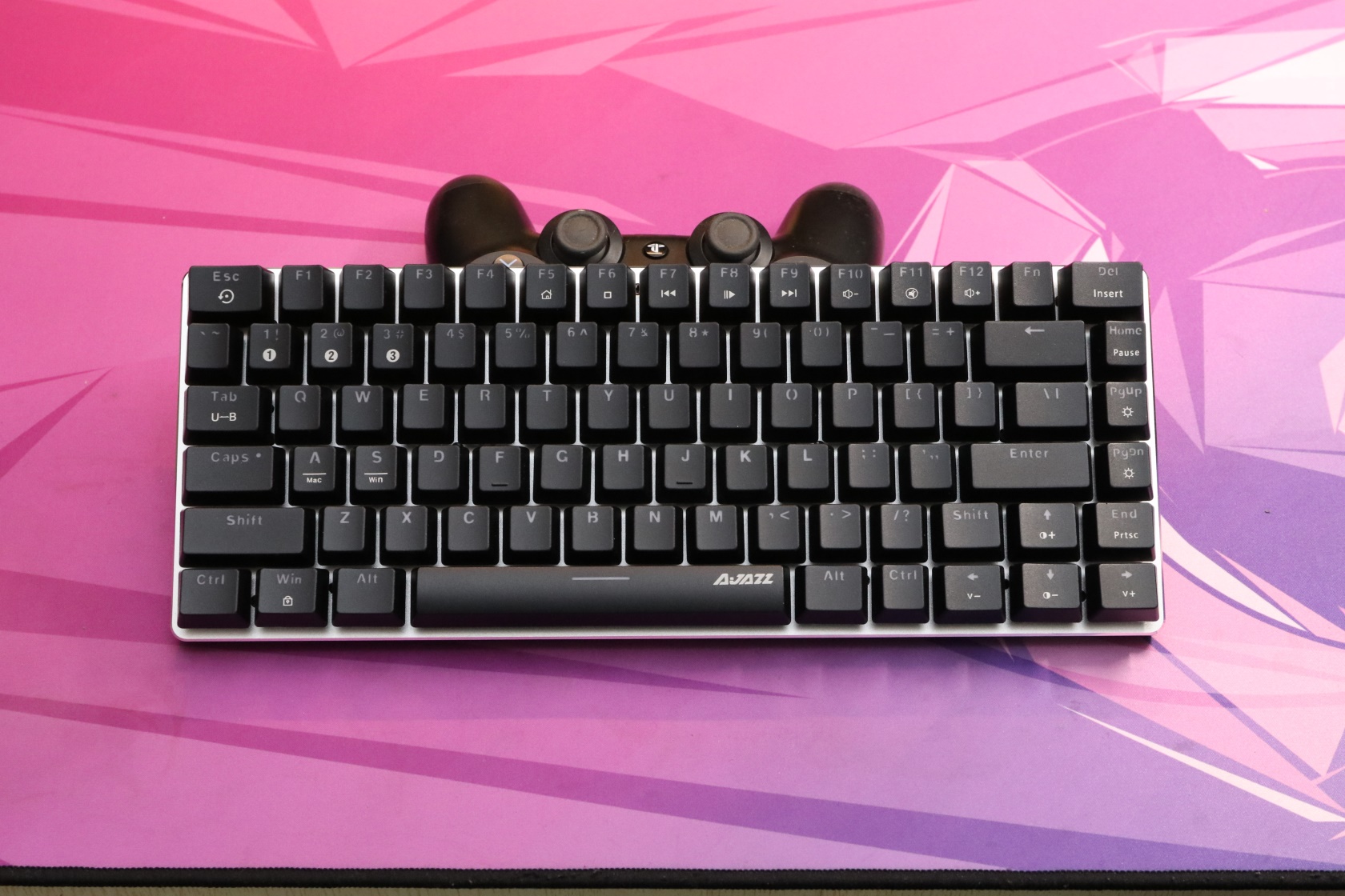 那款好用的小键盘终于出无线款了黑爵AK33分享