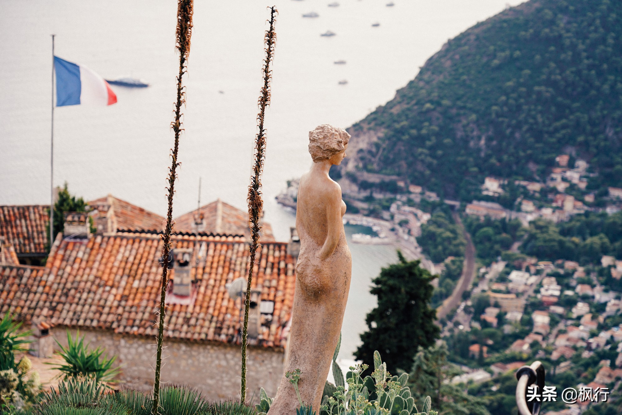 比巴黎浪漫还安全，南法海边的这几个风情小镇，好莱坞电影取景地