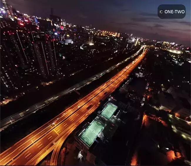 每当夜幕降临就会出现一群英雄,每当夜幕降临走到负一楼