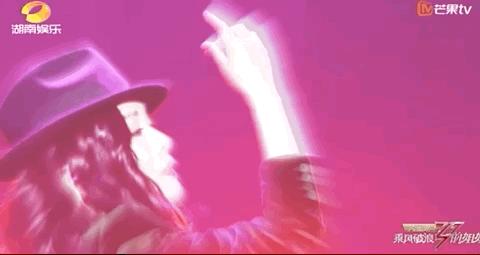 曾经生活在惊涛骇浪中的她为什么又站起来了？靠自救