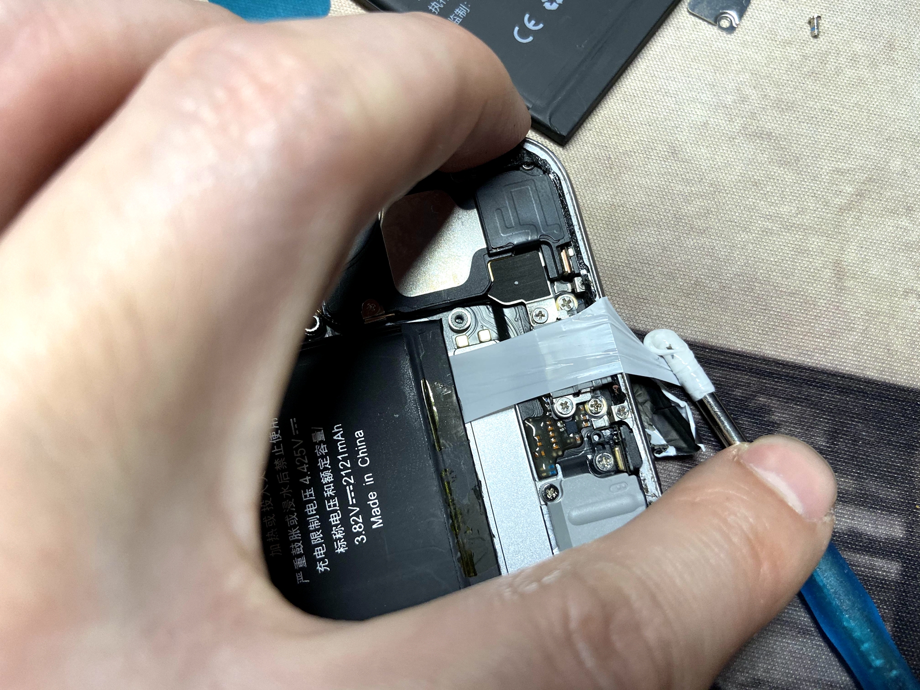 今天给2年717次电池循环次数的苹果6s动了个手术,纯干货多细节)