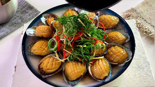 诚意满满的炖一百只鲍鱼招待客人,鲍鱼招待客人的做法