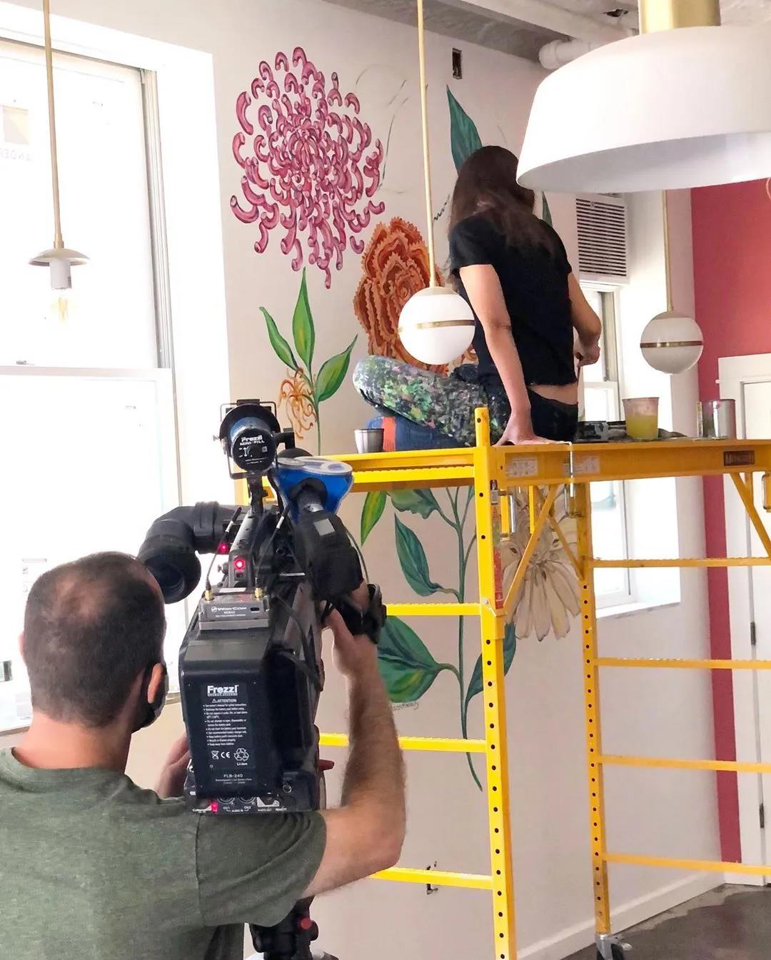 爱死这种手绘墙了，效果太美美到邻居羡慕嫉妒，网友：抢墙纸生意