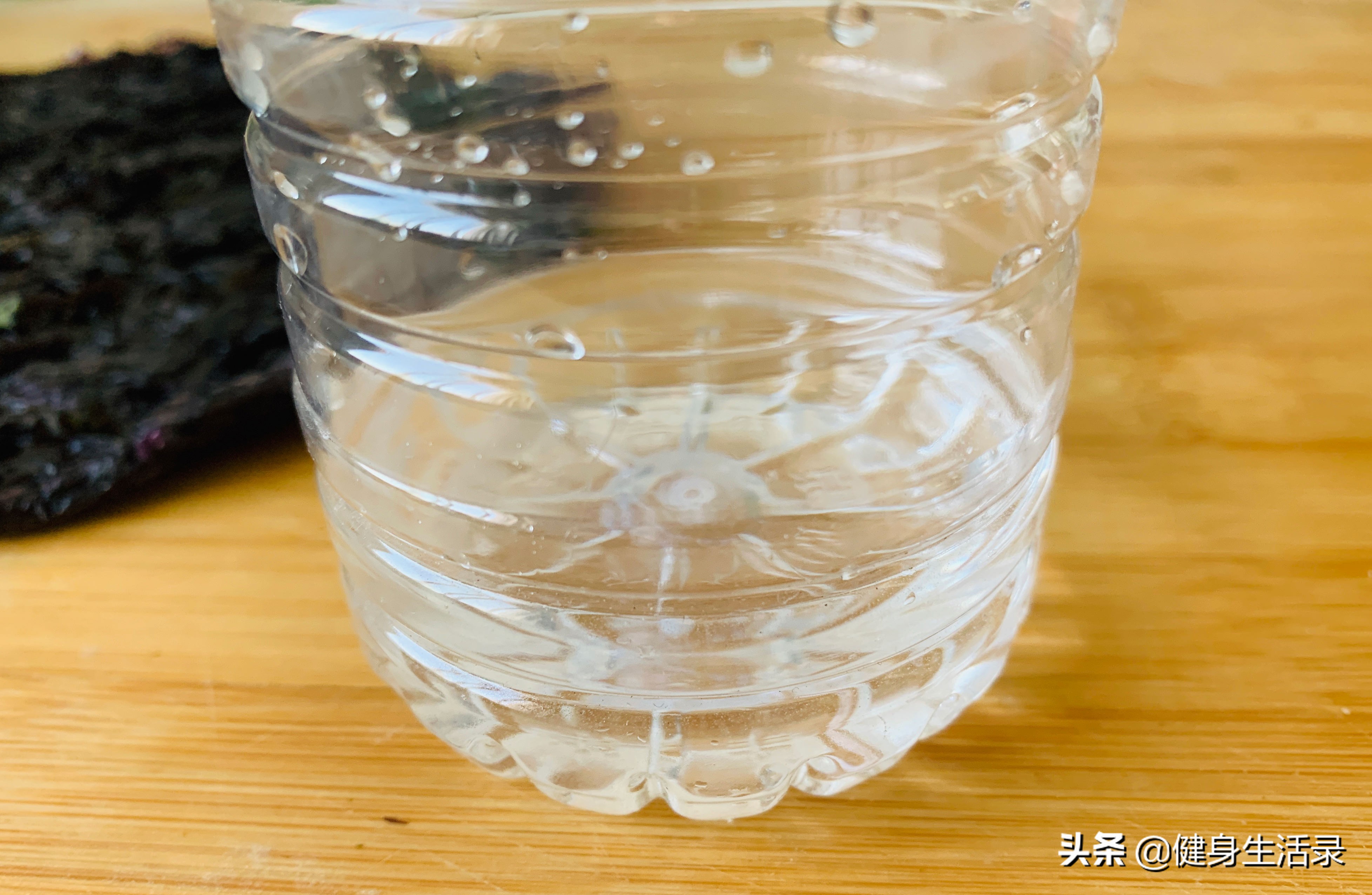 在家做零食,紫菜秒变海苔,酥脆掉渣儿,入口即化,比买的划算