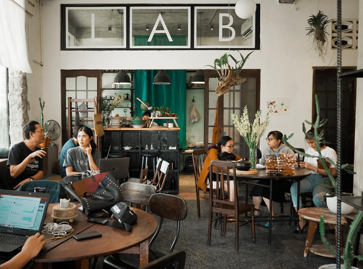 谈话中坐的位置有哪些讲究？来学习提升社交能力的小技巧