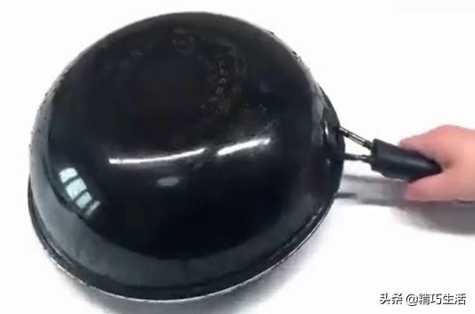 蜂窝不粘锅烧糊的黑垢怎么去除,不粘锅内壁烧糊的黑垢怎么去除