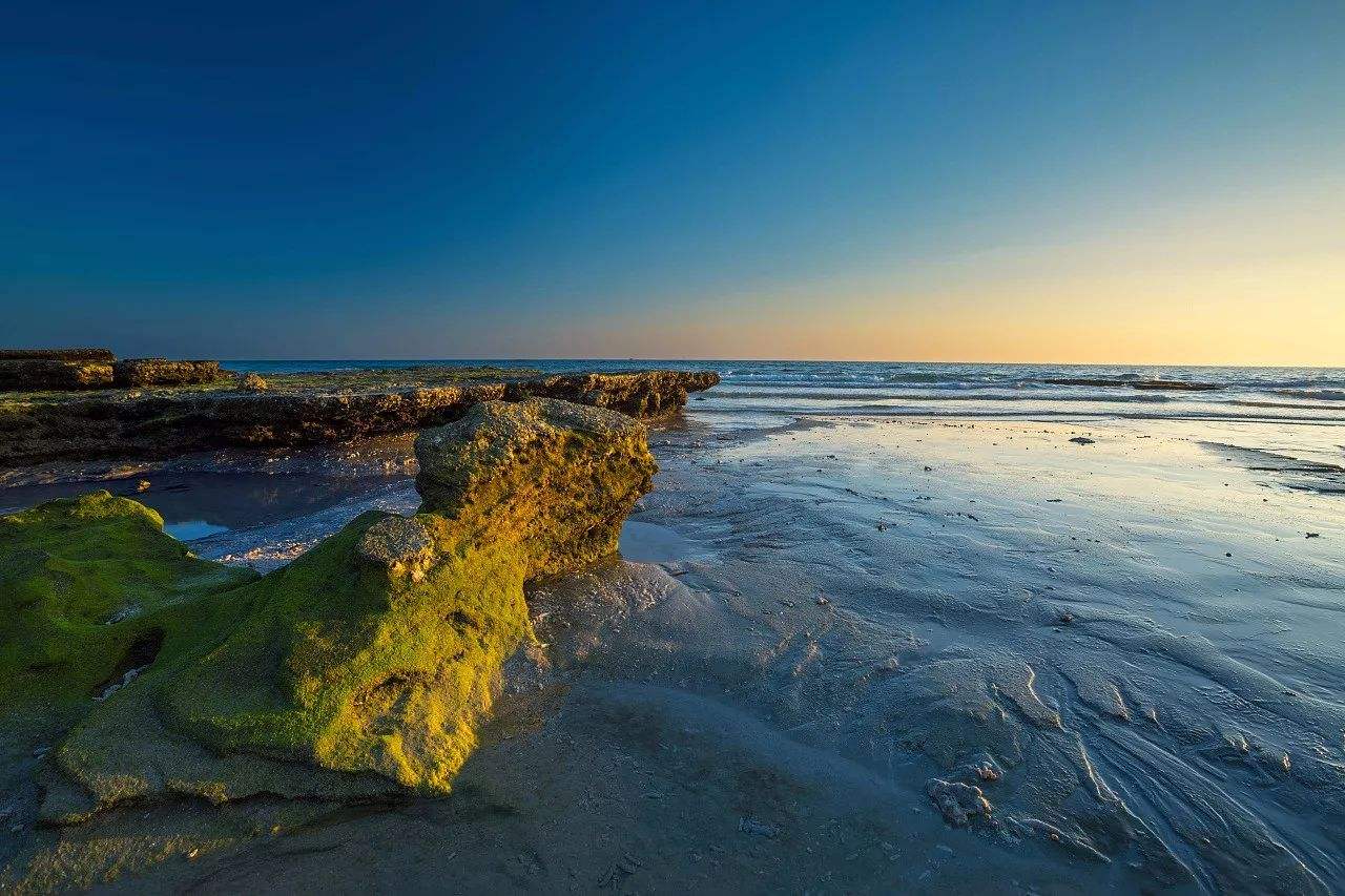 涠洲岛是最年轻的活火山,广西北海涠洲岛火山岩
