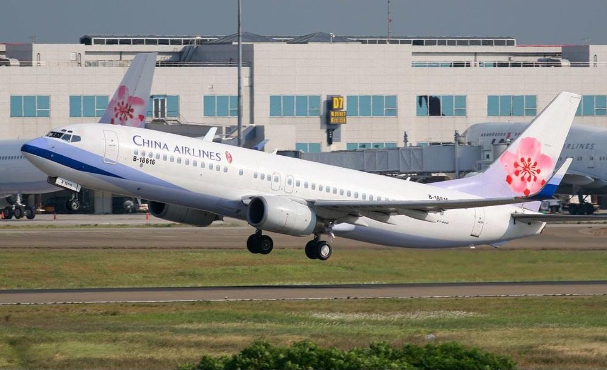 华航飞机爆炸原视频,华航那霸机场