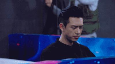 杨紫主动献吻的肌肉男有多帅？圈妹上亿，经历堪称翻版彭于晏