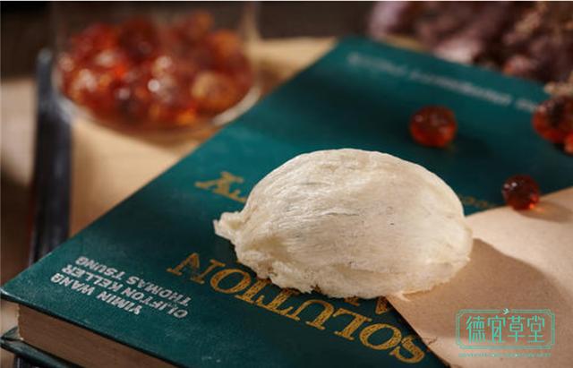 出国旅游随身要带点吃的吗,旅行途中带的特产多怎么带回国