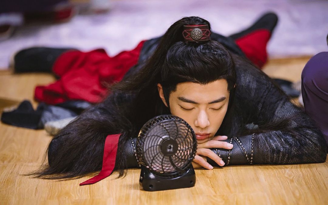 肖战绝世侧颜,肖战绝美回眸