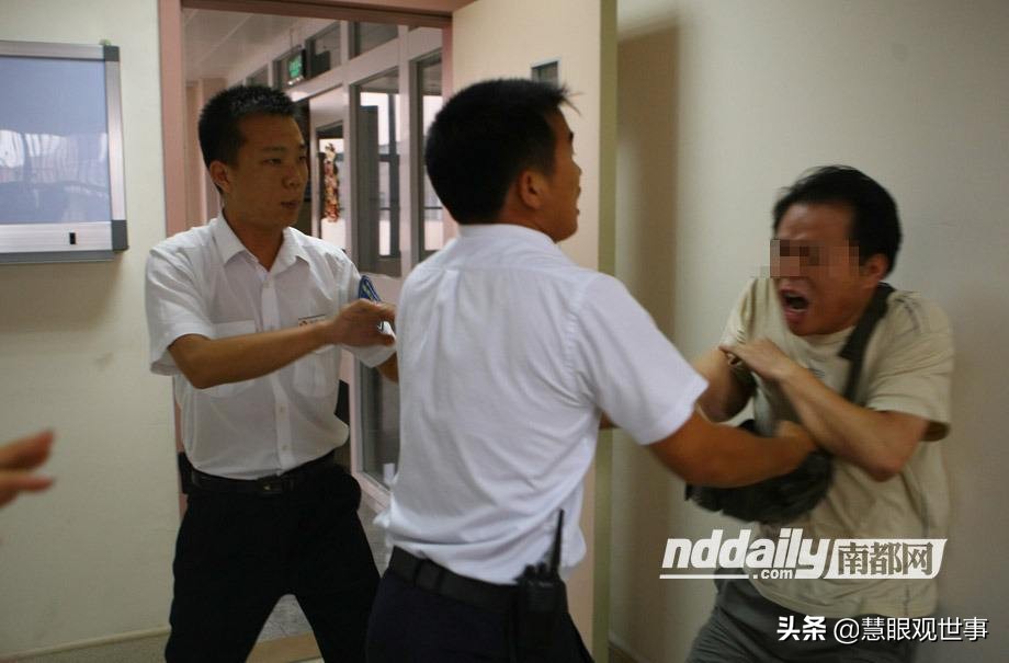 《侯海洋基层风云》中的赵海为什么很色？