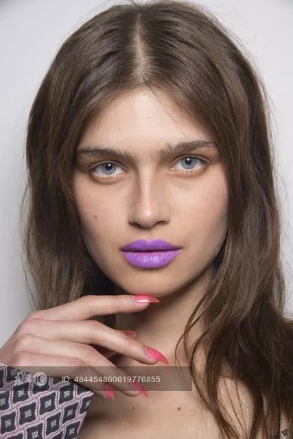 鞠婧祎李艺彤honey舞台,鞠婧祎港风复古妆容