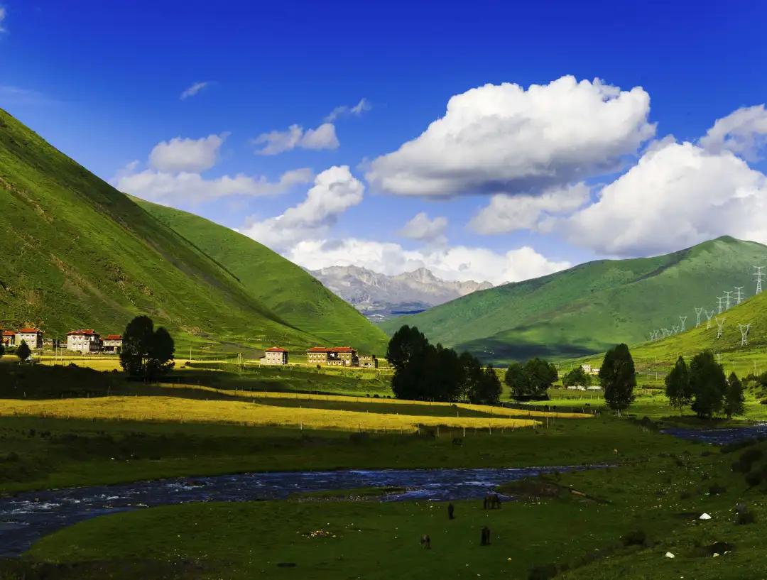 滇藏线香格里拉到稻城亚丁,成都318川藏线稻城自驾游5天路线