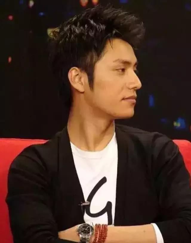 男人戴南红是不是娘,男生戴南红图文