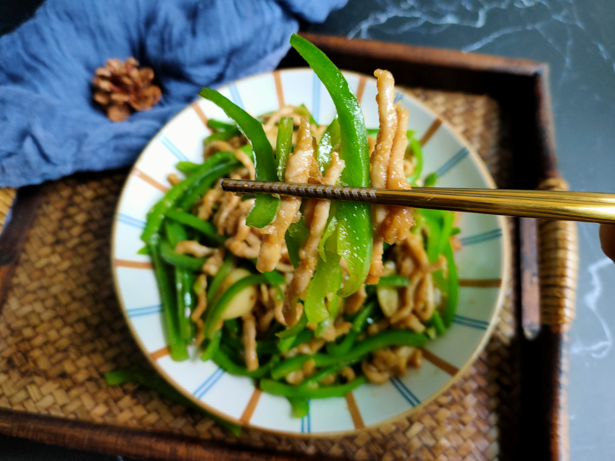 炒肉丝不嫩不入味还粘锅？大厨教你“三个妙招”，嫩滑入味不粘锅