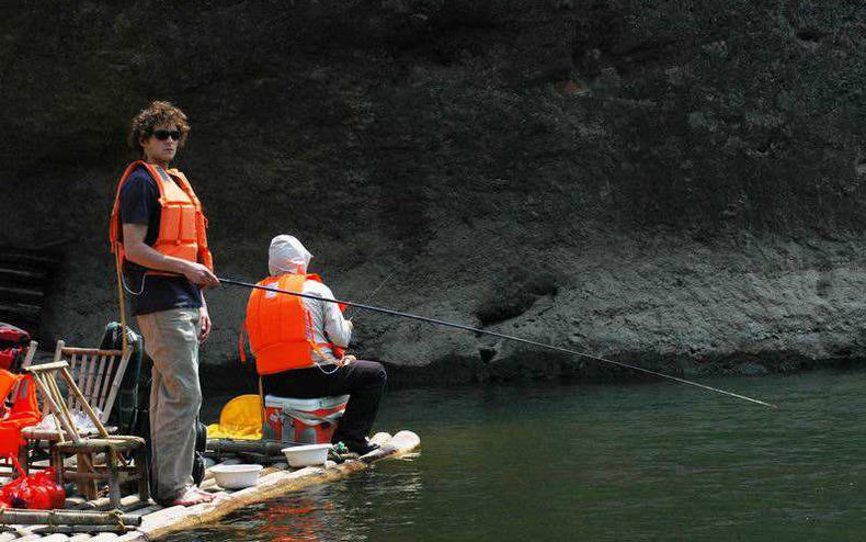 野钓最有效的钓法,懒人钩钓法怎么挂活饵