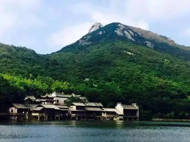 上海附近适合三五天游玩的海岛,离上海最近的绝美海岛