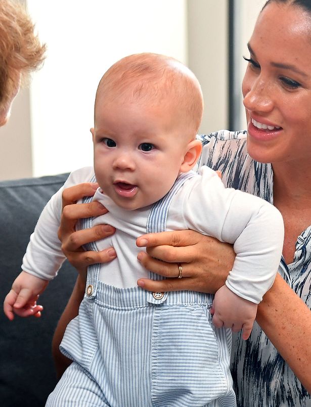 阿奇不是王子,但他在弥合王室纷争,抚慰曾祖父菲利普亲王的自尊