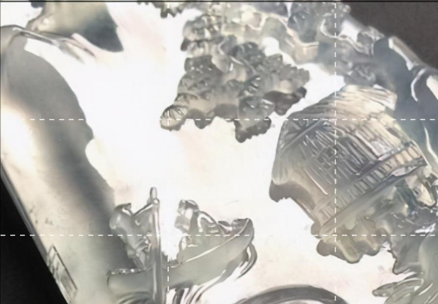 a类翡翠吊坠市场价一般多少钱,正宗翡翠挂件价格是多少钱一克