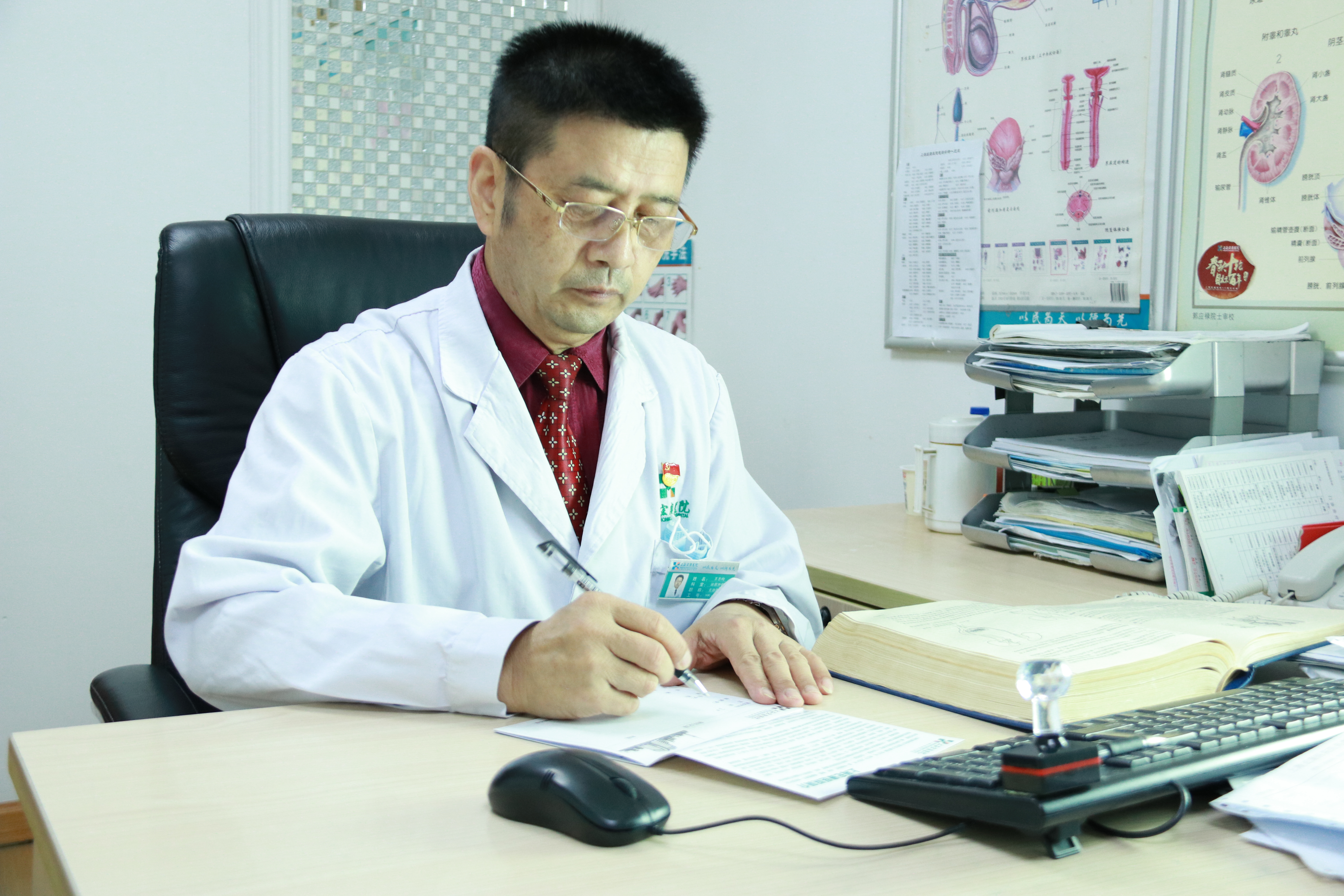 双肾多发结石怎么取干净,双镜联合下胆囊切开取石术