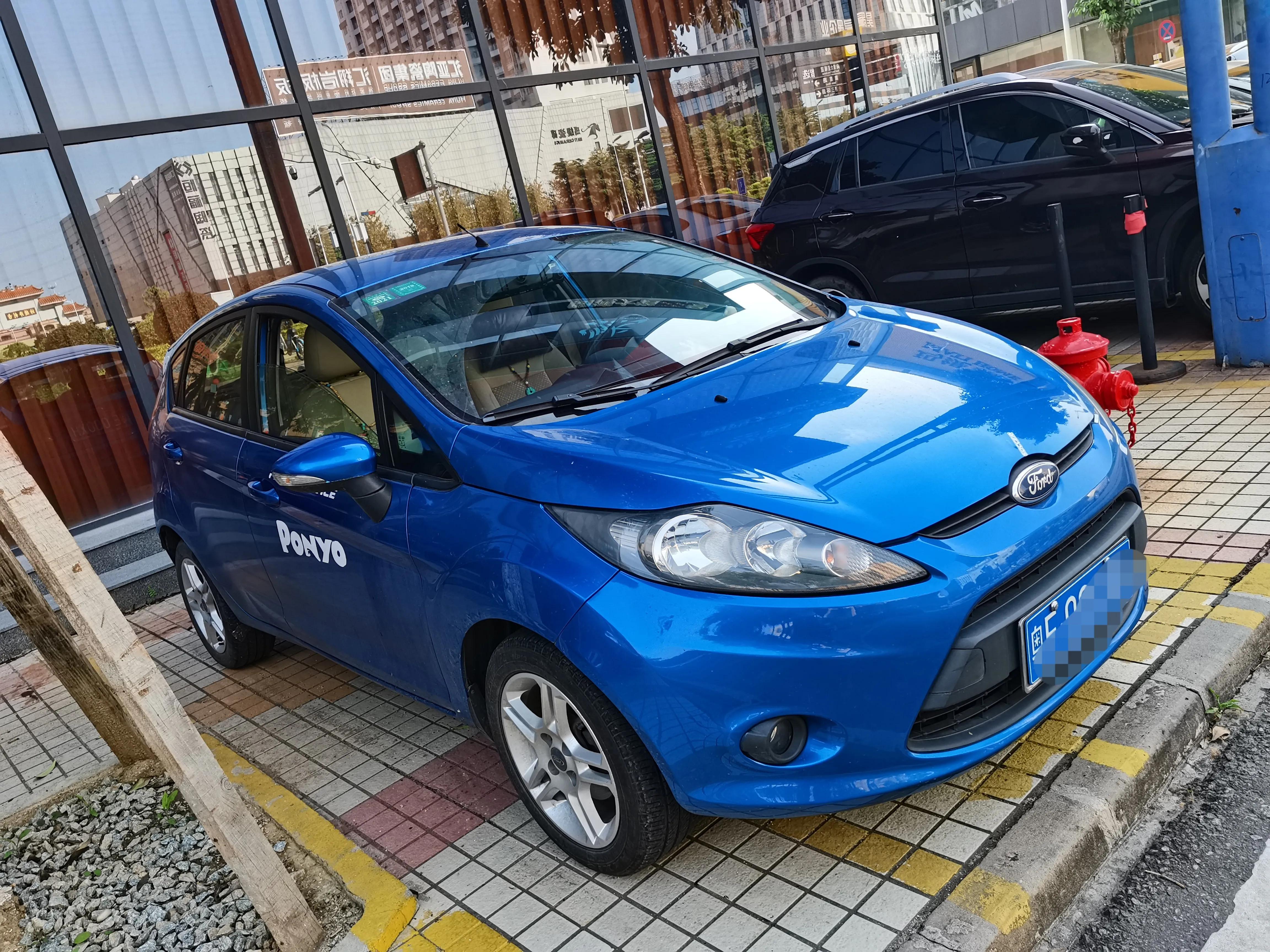 福特嘉年华两厢vs三厢,爱不释手的福特嘉年华