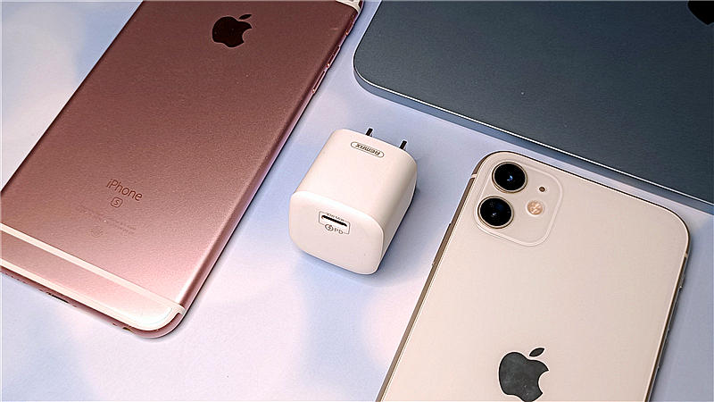 睿量35w双c口氮化镓充电器测评,remax20w氮化镓充电器评测