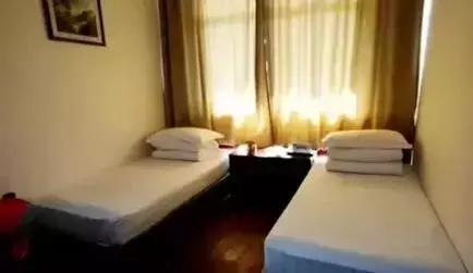 华山山顶住宿的地方,华山山上住宿推荐