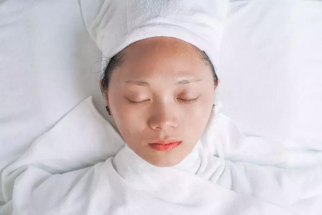 我花99块钱就泡到了我们公司的“彭于晏”!