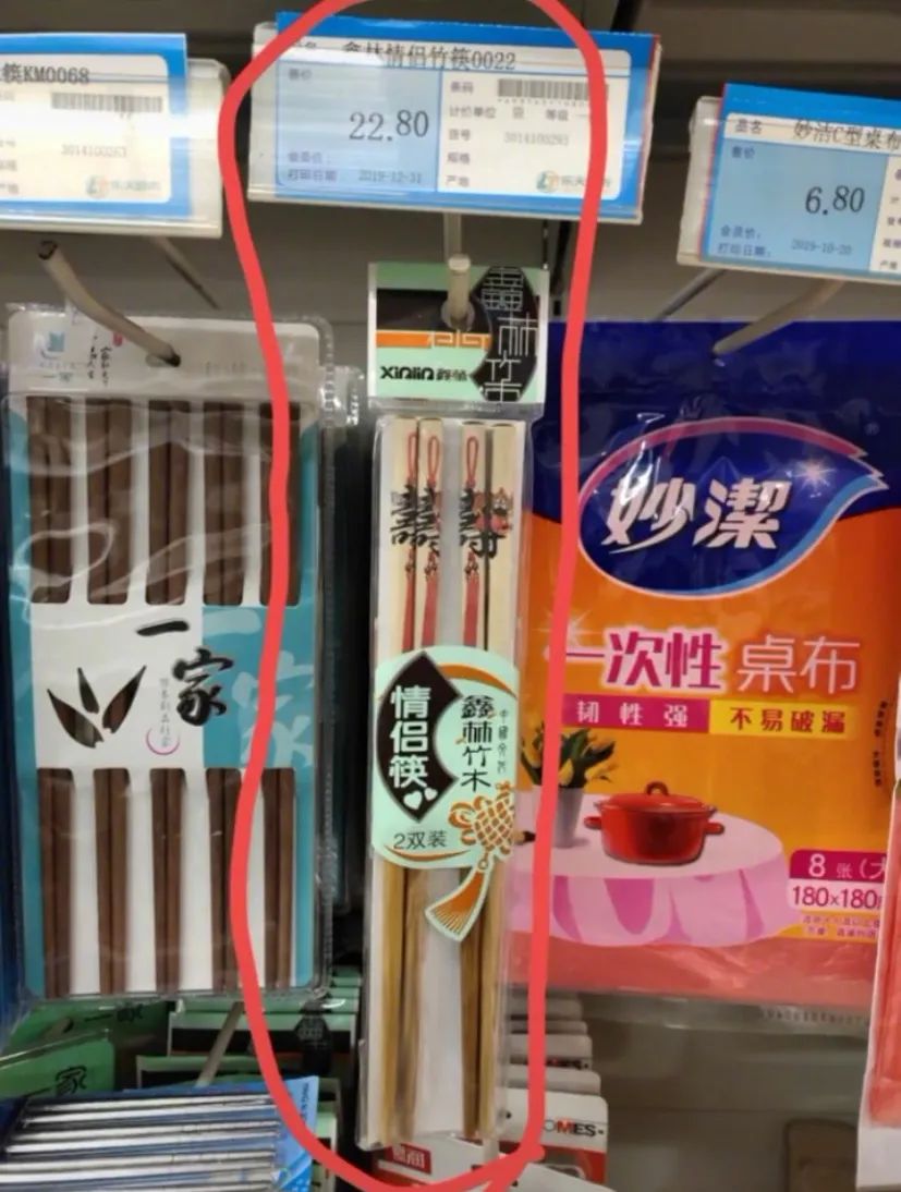 日本ekoDWorks新推出的“视觉陷阱T恤”，大写的尴尬哈哈哈哈”