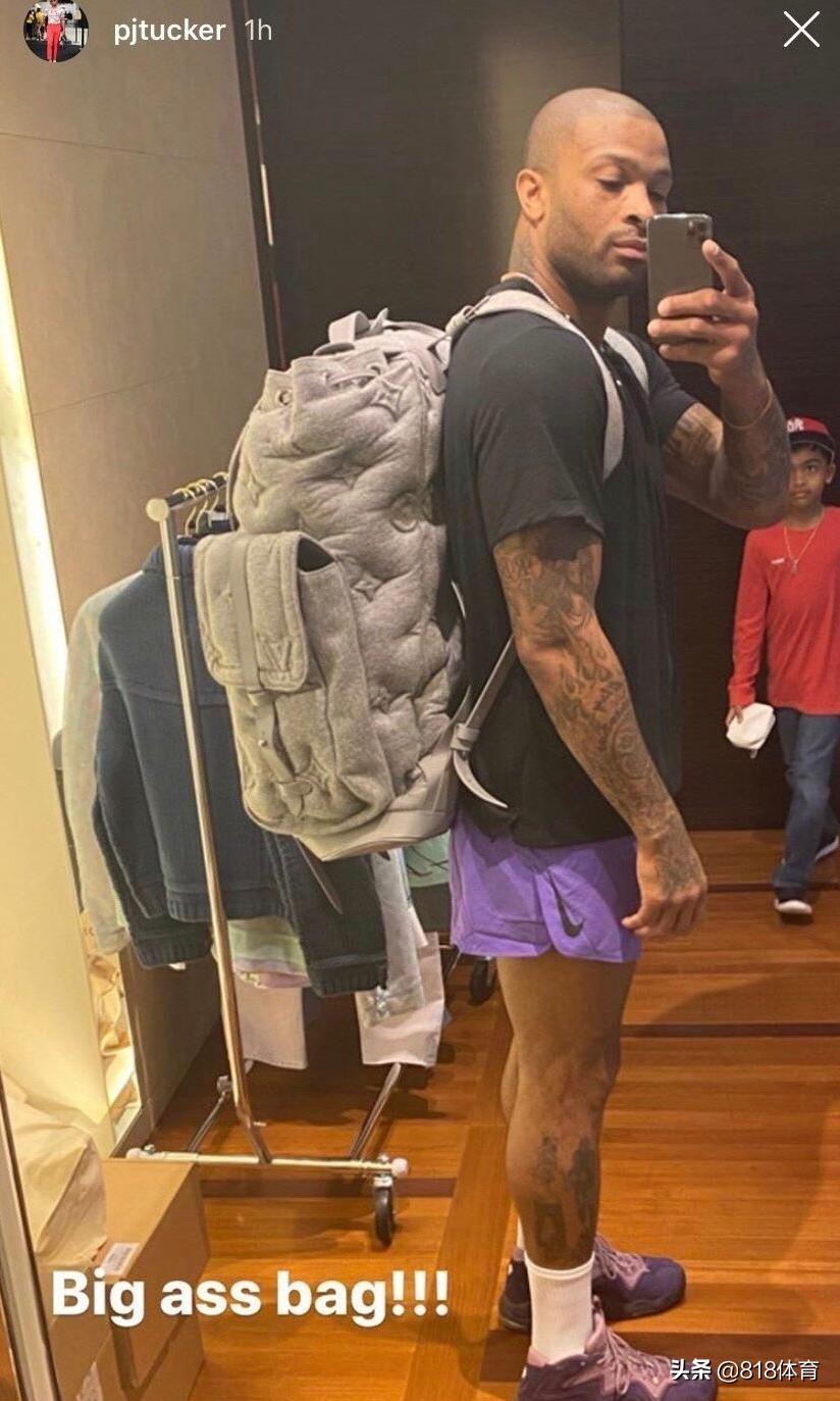 享受生活！塔克自带85英寸电视参加复赛，嫌弃酒店电视太小