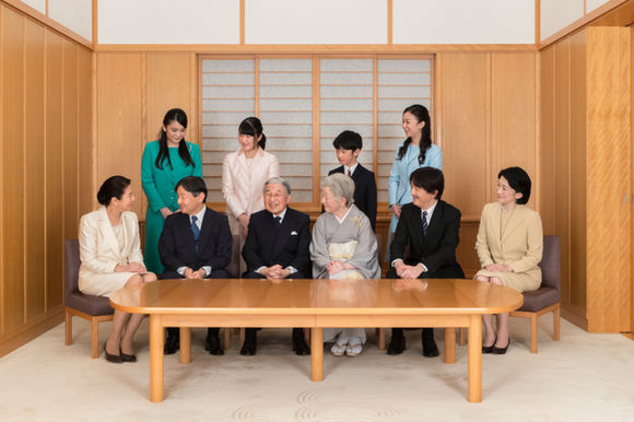 不具备政治实权的日本天皇平时都干些什么