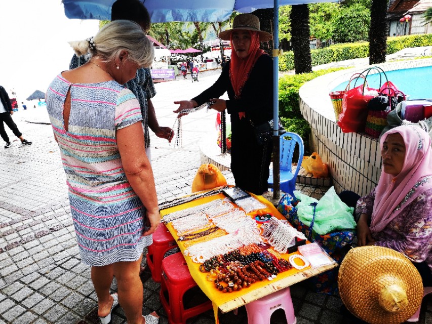 三亚住大东海好还是自助游好,去三亚大东海住哪好