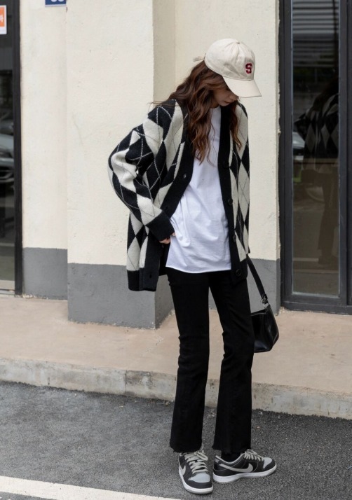 什么裤配裙子裤子显瘦又保暖,穿来穿去还是t恤最舒服又大方